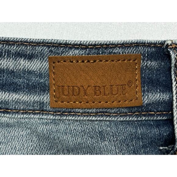 Judy Blue Women's Button Fly Distressed Denim Cut Off Shorts - Size M (27x3.5) - Picture 3 of 5
